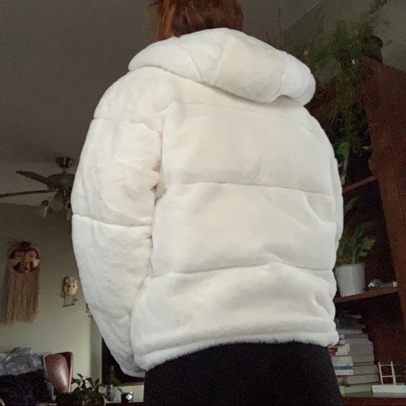 NWOT Faux Fur White Puffer Jacket - Picture 4 of 7